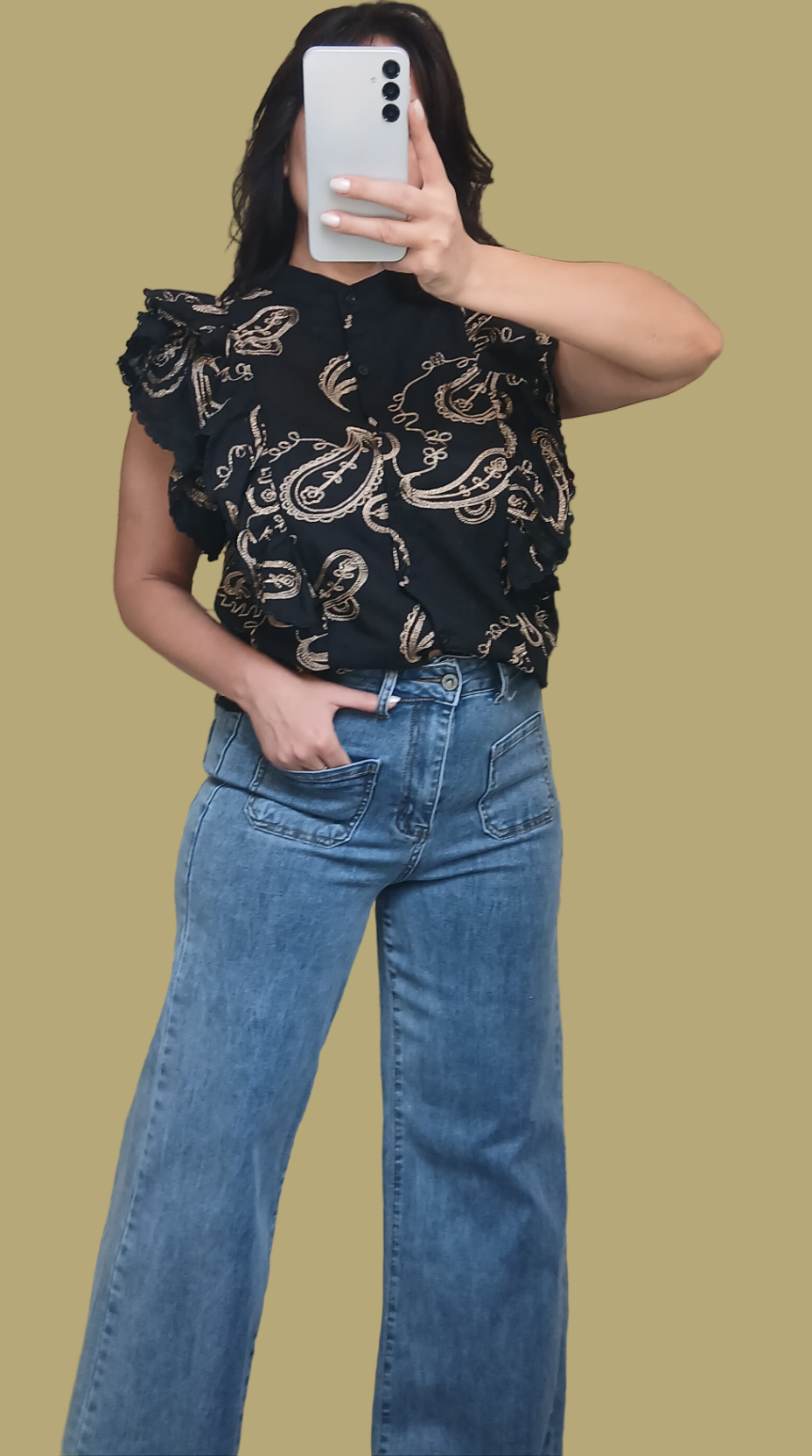 Chemise noire avec broderies