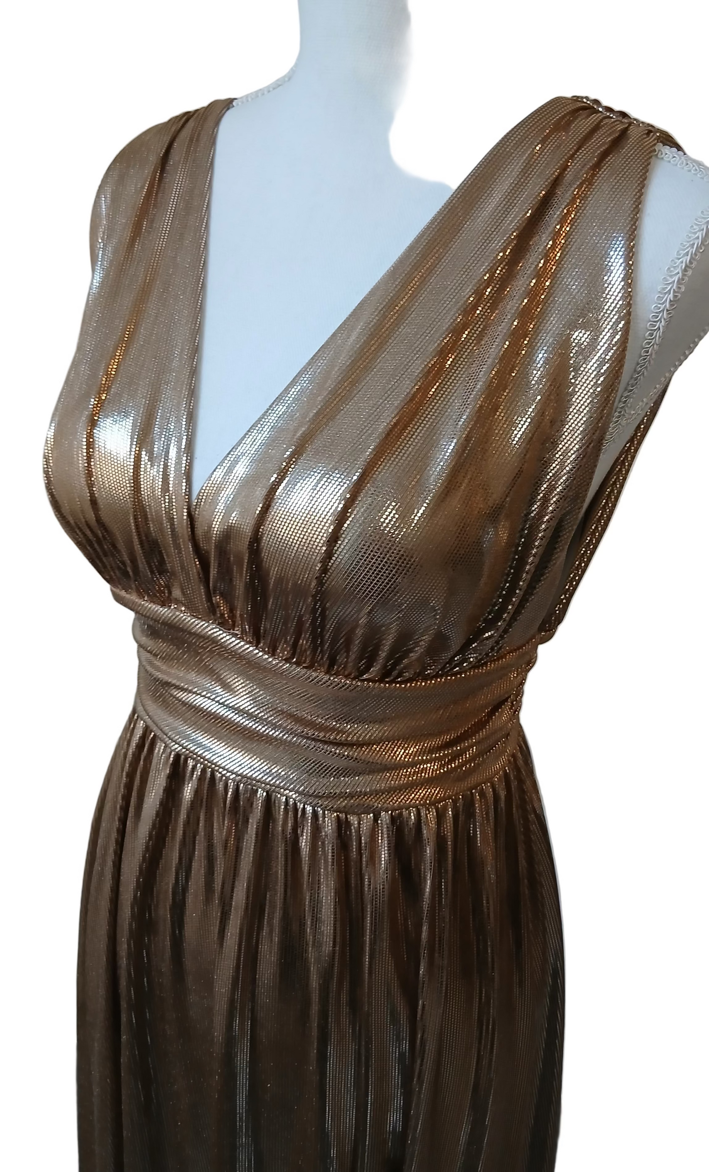 Robe de soirée longue dorée fendue en tissu brillant – Élégante et glamour