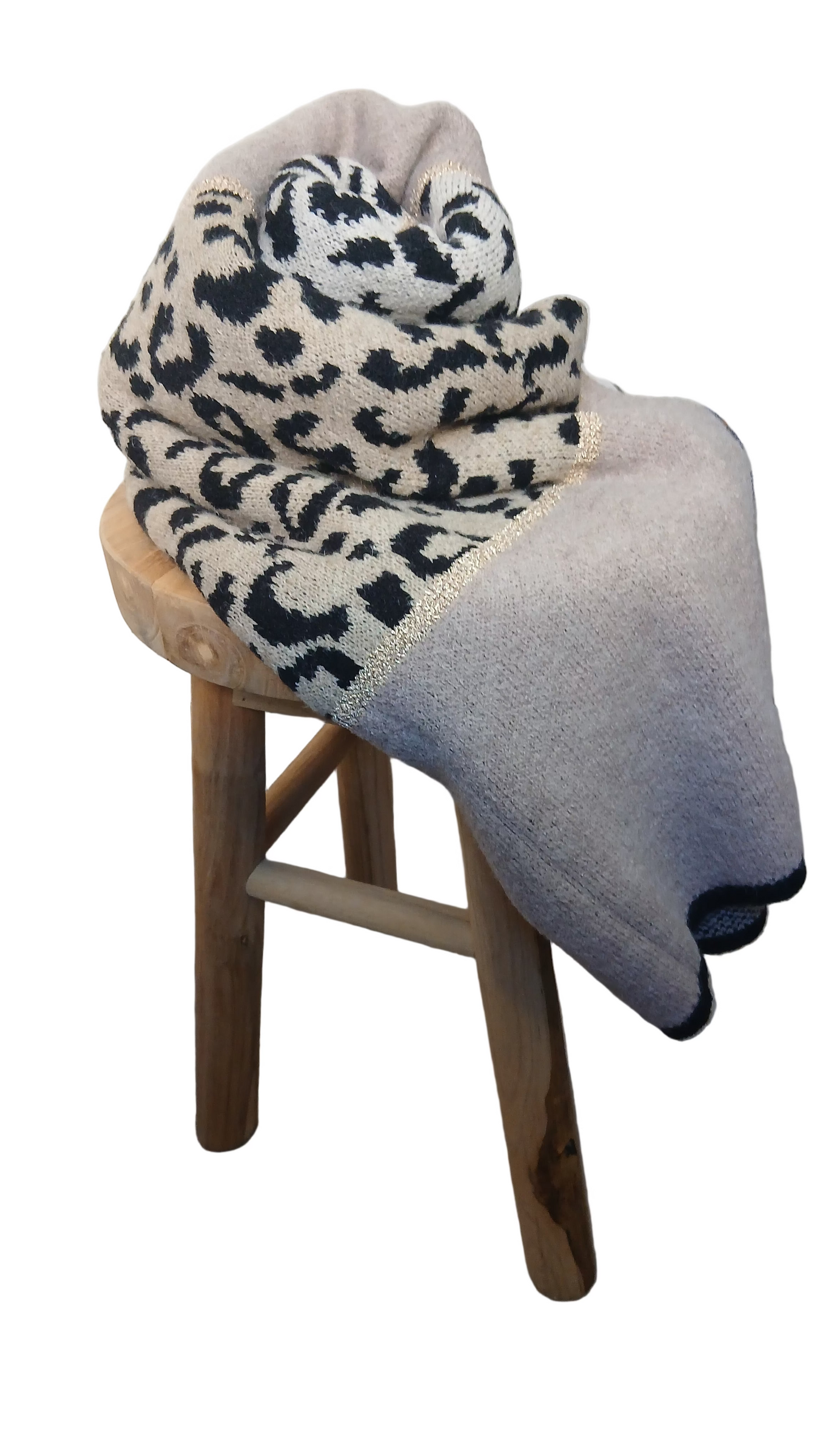 Écharpe Beige à Imprimé Léopard et Touches Dorées – Douce, Chic & Élégante