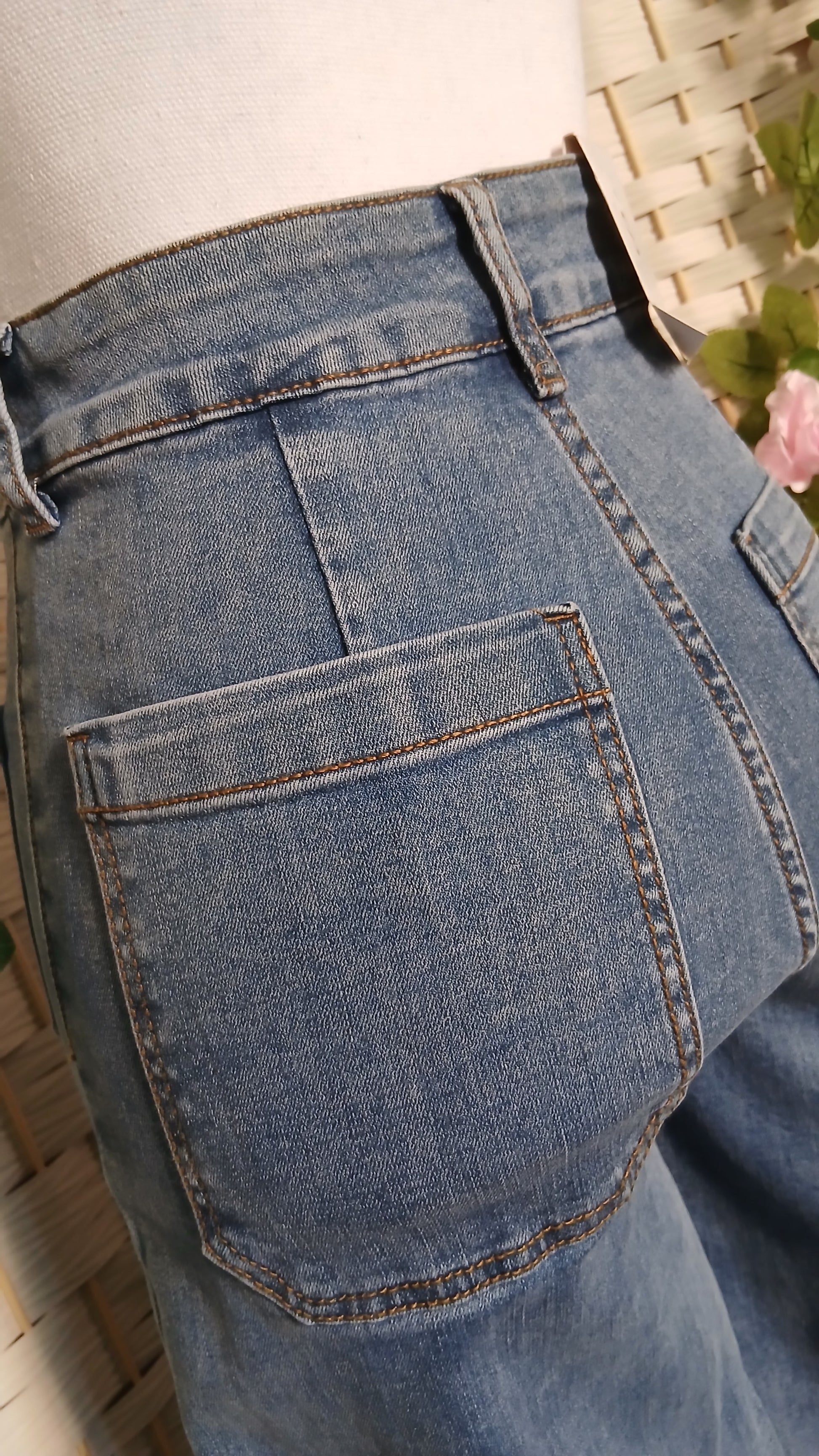 Jean Flare Femme Taille Haute – Coupe Évasée et Tendance 2025 | Fashion Muse Avenue